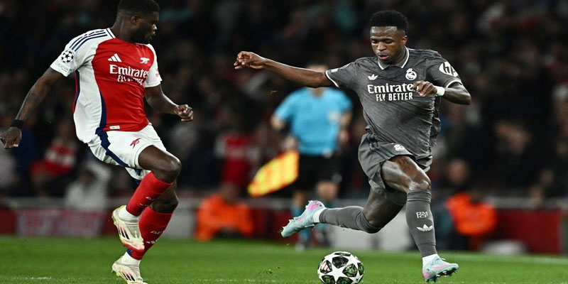 Arsenal chạm một tay vào tấm vé bước tiếp